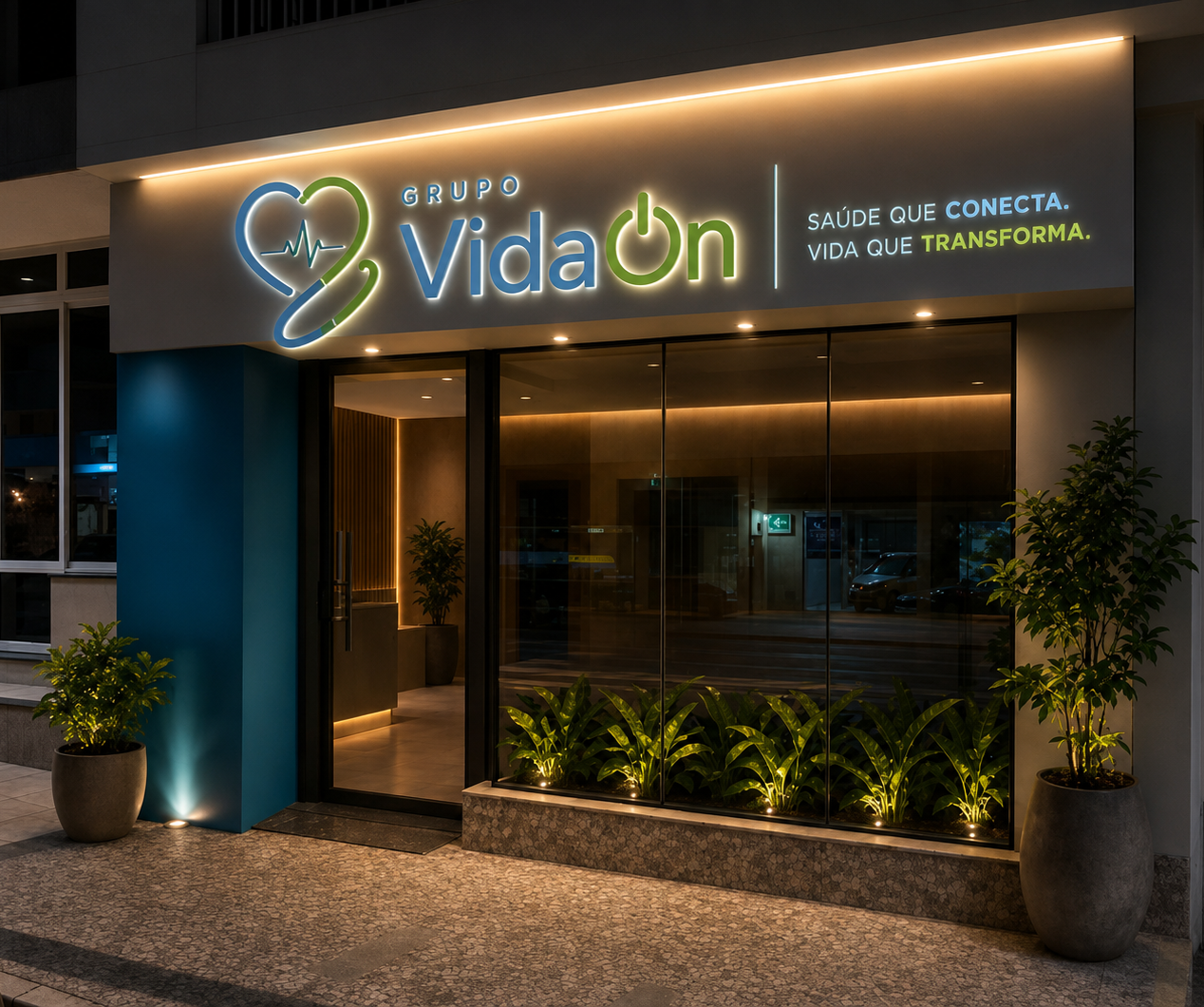 Fachada iluminada da clínica VidaOn ao entardecer